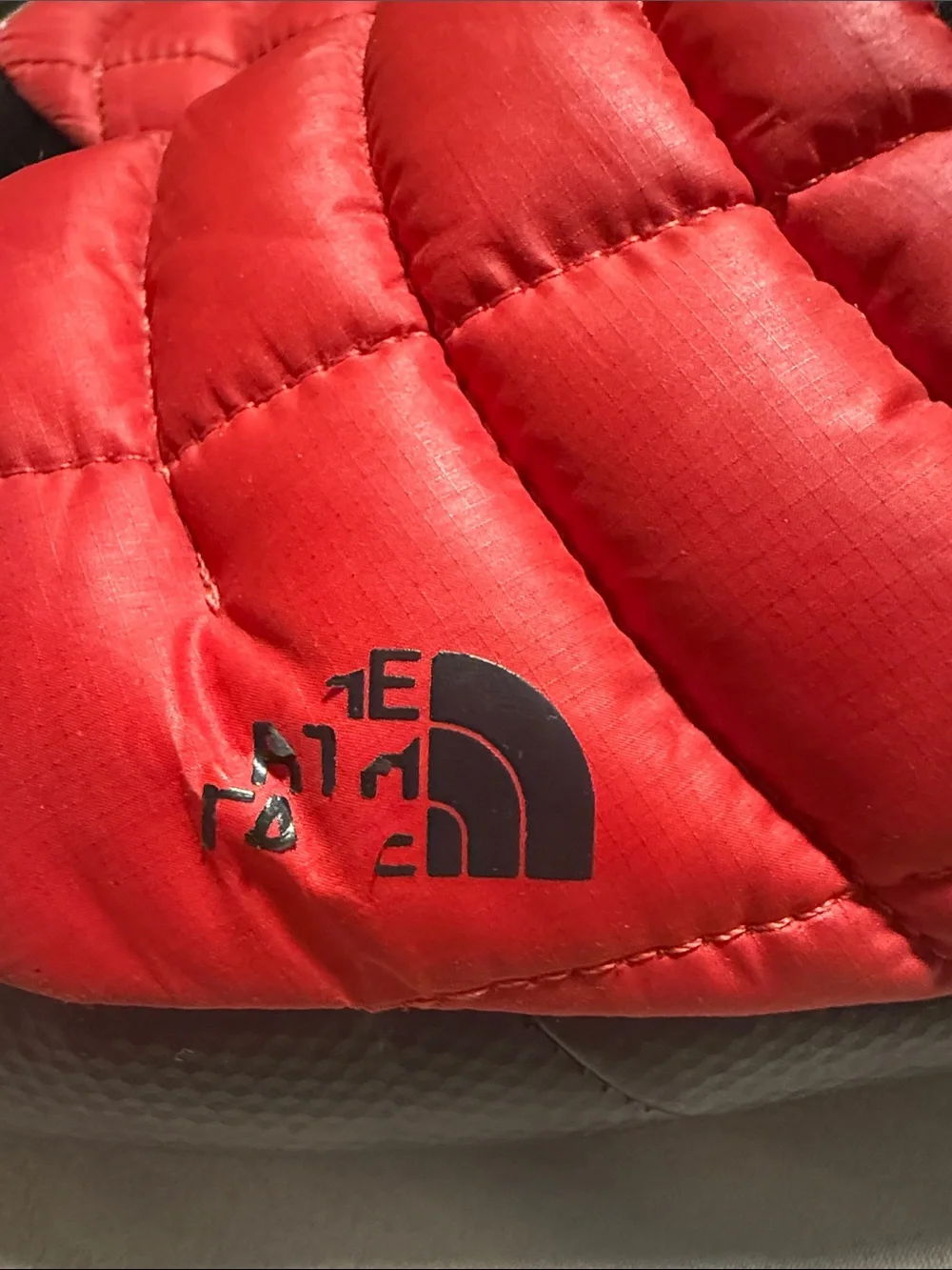 The North Face Men's ThermoBall Traction Mule V slippers